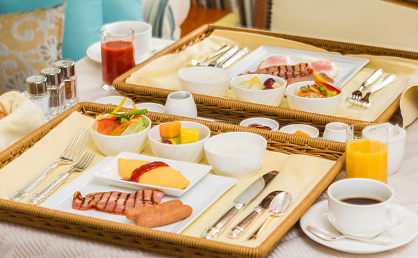 ビュッフェで優雅な朝ごはん